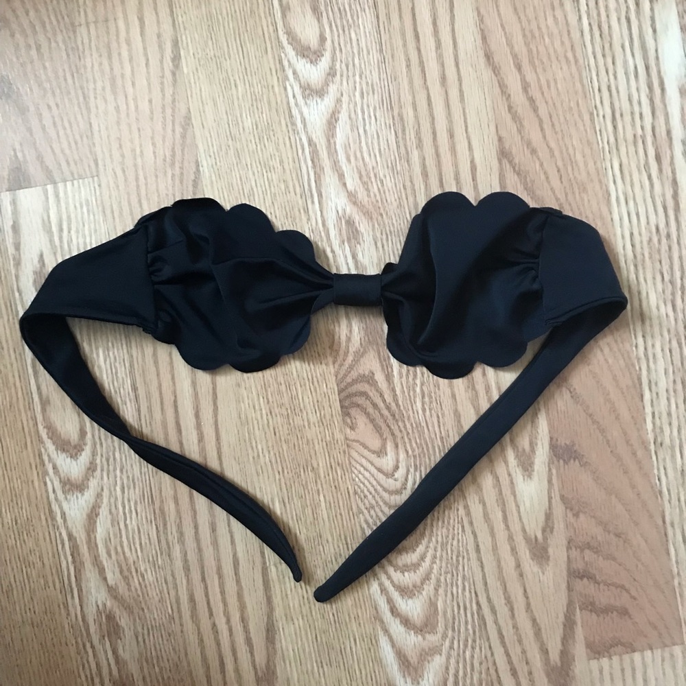 Brandy Melville Scalloped Bikini Top NWOT